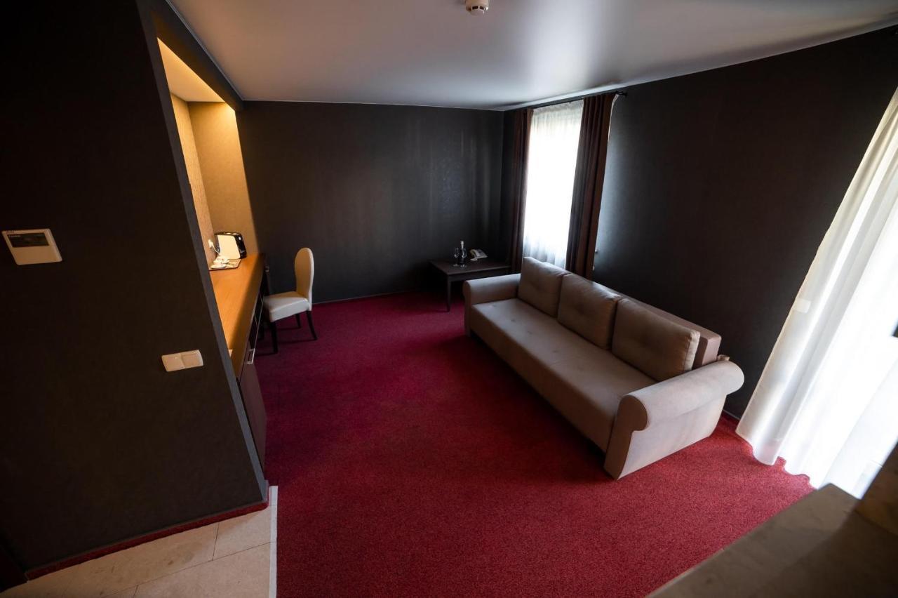 Sribni Leleky Hotel & Spa Lutsʼk Extérieur photo